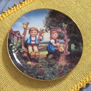 Collectible plate “Apple Tree Boy and Girl”
